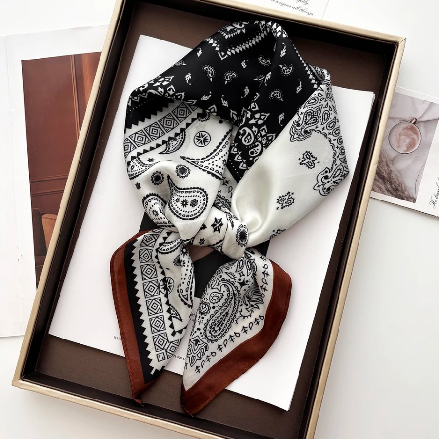 Sciarpa Quadrata in Seta 2025  - Shawl Wrap Winter recensione e prezzo