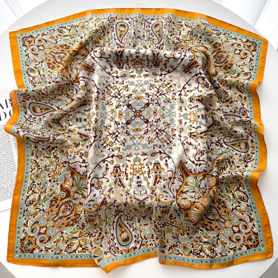 Sciarpa Quadrata in Seta 2025  - Shawl Wrap Winter recensione e prezzo