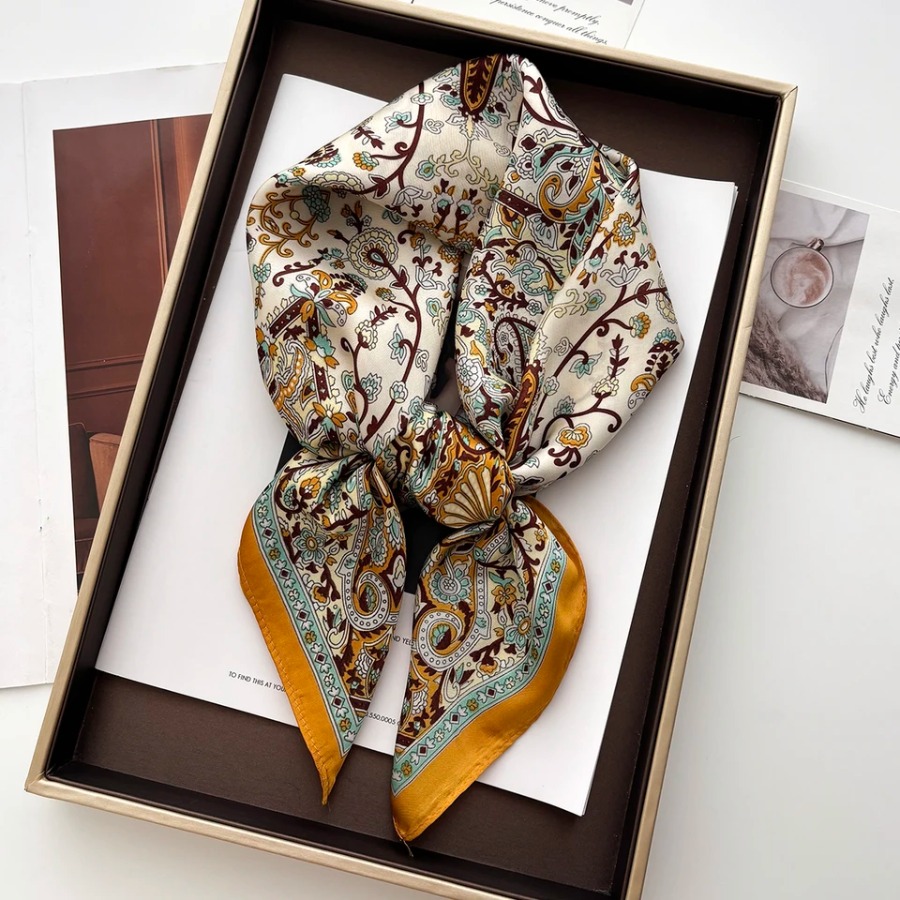 Sciarpa Quadrata in Seta 2025  - Shawl Wrap Winter recensione e prezzo